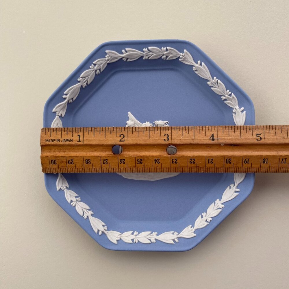 Wedgwood Blue Jasperware Octagonal Plate with White Motif - Muses with Pegasus - Picture 5 of 6